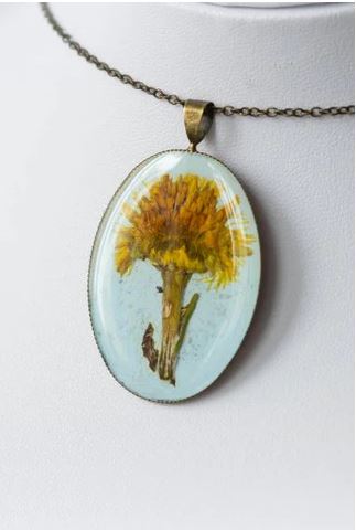 nature inspired crafts flower resin necklace